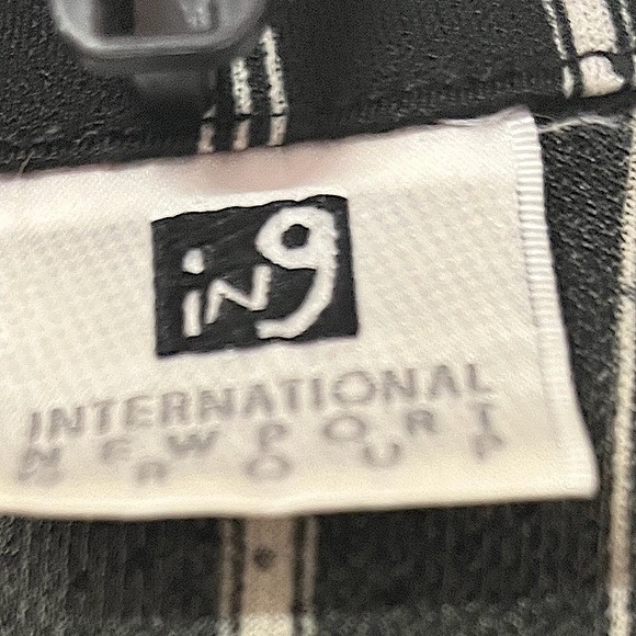 International Newport Group shimmer black and white blouse - Picture 3 of 4